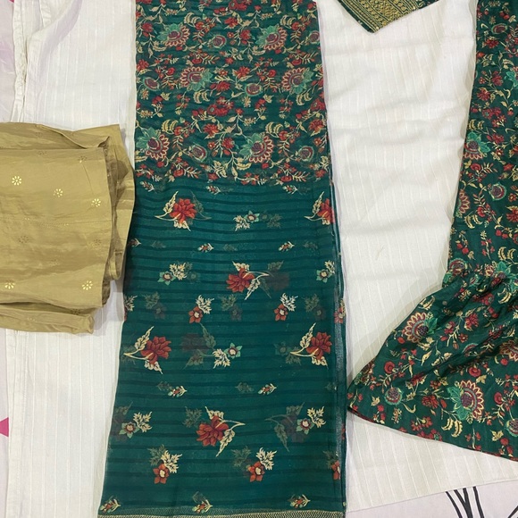 Aurelia three piece XL size dress, new n unused, pretty silky dress - Picture 7 of 9